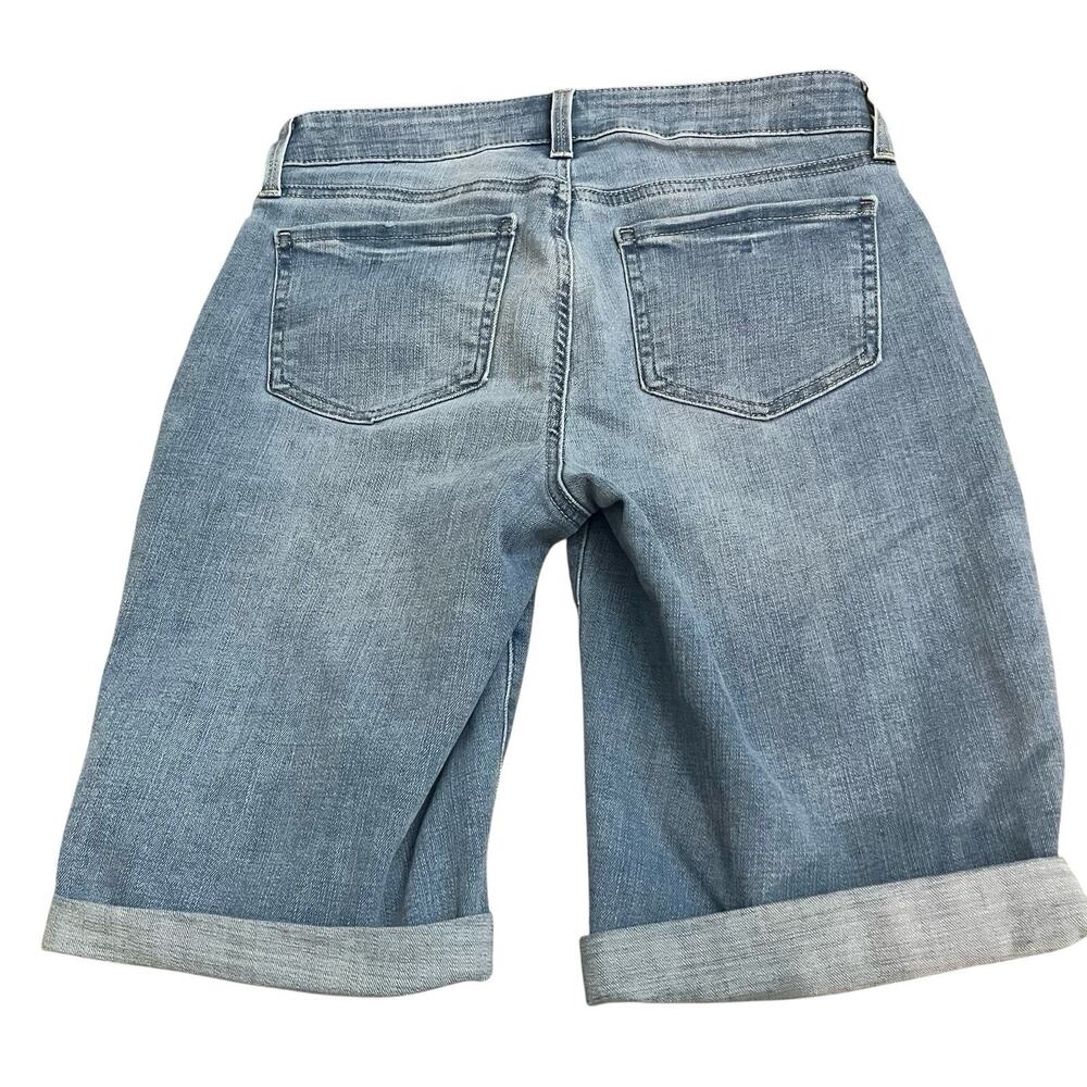NYDJ Briella Denim Bermuda Shorts Size 2 Light Wash Cuffed Slimming Stretchy - Picture 4 of 11